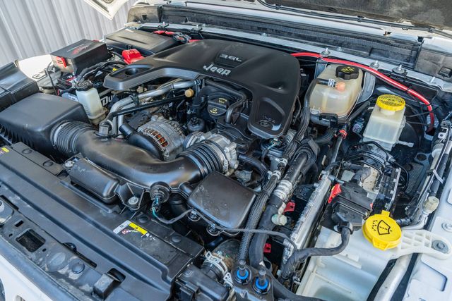 2020 Jeep Gladiator Rubicon 4X4 / LOADED W/ UPGRADES / CLEAN CARFAX | Austin, TX | Rocky Mountain Truck Stop Austin 2020 Jeep Gladiator Rubicon 4X4 / LOADED W/ UPGRADES / CLEAN CARFAX | Austin, TX | Rocky Mountain Truck Stop Austin