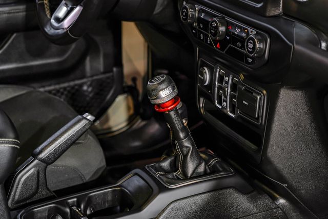 2020 Jeep Gladiator Overland GOBI EXTERIOR 3.6L V6 6-Speed 4WD | Dallas, TX | East Dallas Diesel 2020 Jeep Gladiator Overland GOBI EXTERIOR 3.6L V6 6-Speed 4WD | Dallas, TX | East Dallas Diesel