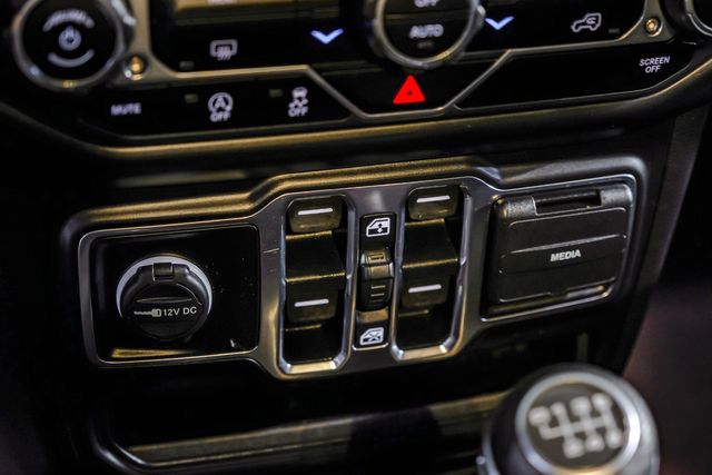 2020 Jeep Gladiator Overland GOBI EXTERIOR 3.6L V6 6-Speed 4WD | Dallas, TX | East Dallas Diesel 2020 Jeep Gladiator Overland GOBI EXTERIOR 3.6L V6 6-Speed 4WD | Dallas, TX | East Dallas Diesel