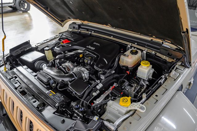 2020 Jeep Gladiator Overland GOBI EXTERIOR 3.6L V6 6-Speed 4WD | Dallas, TX | East Dallas Diesel 2020 Jeep Gladiator Overland GOBI EXTERIOR 3.6L V6 6-Speed 4WD | Dallas, TX | East Dallas Diesel