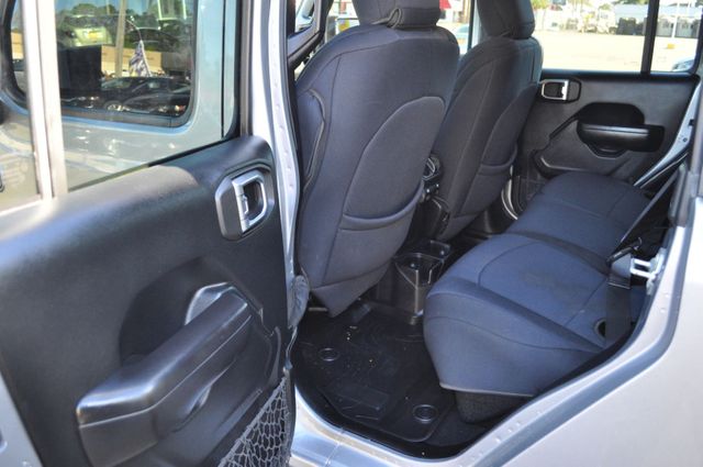 2020 Jeep Gladiator Sport S Pickup 4D 5 ft | Louisville, MS | CARite Louisville MS 2020 Jeep Gladiator Sport S Pickup 4D 5 ft | Louisville, MS | CARite Louisville MS