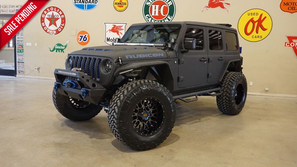 Jeep Rounded Back Lifted 4x4 Jeep