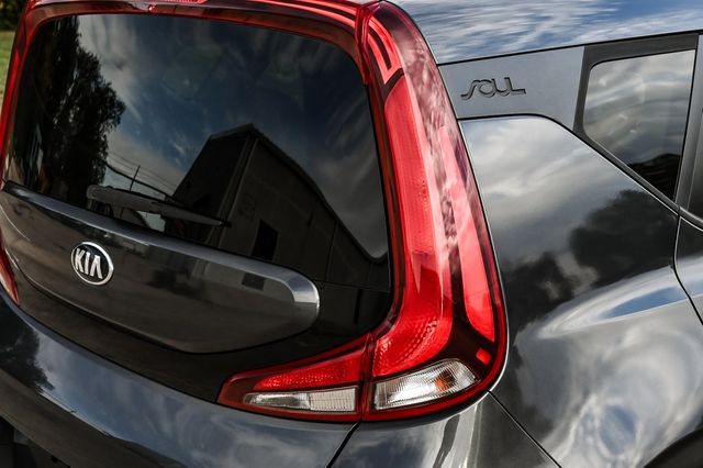 2020 Kia Soul LX 7" Touchscreen Apple Car/Android Backup Cam BT