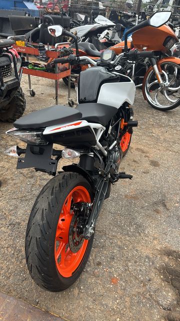 2020 KTM 200
