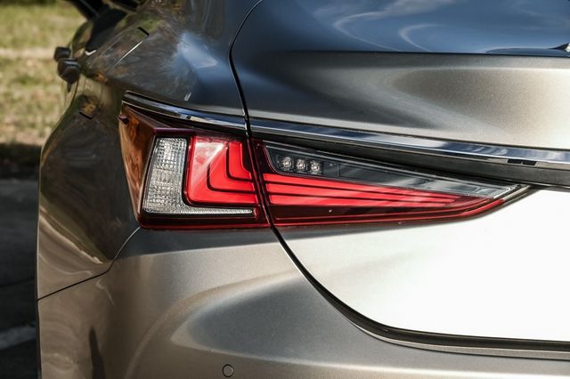 2020 Lexus ES 350 Premium Pk Wireless Charger Moonroof Blindspot Nav 2020 Lexus ES 350 Premium Pk Wireless Charger Moonroof Blindspot Nav