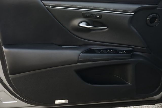 2020 Lexus ES 350 Premium Pk Wireless Charger Moonroof Blindspot Nav 2020 Lexus ES 350 Premium Pk Wireless Charger Moonroof Blindspot Nav