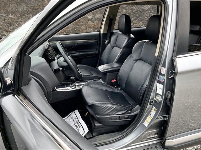 2020 Mitsubishi Outlander SE