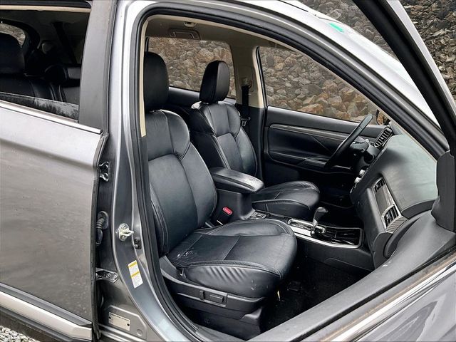 2020 Mitsubishi Outlander SE