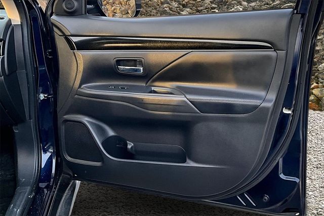 2020 Mitsubishi Outlander ES