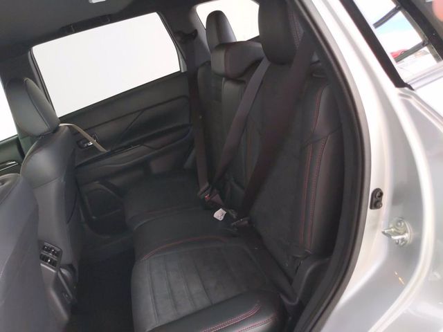 2020 Mitsubishi Outlander LE