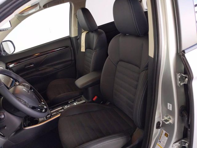 2020 Mitsubishi Outlander SE