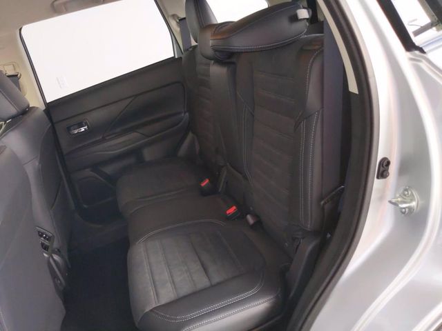 2020 Mitsubishi Outlander SE