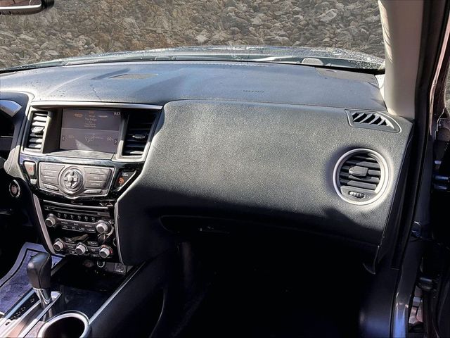 2020 Nissan Pathfinder SV