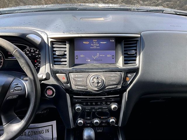 2020 Nissan Pathfinder SV