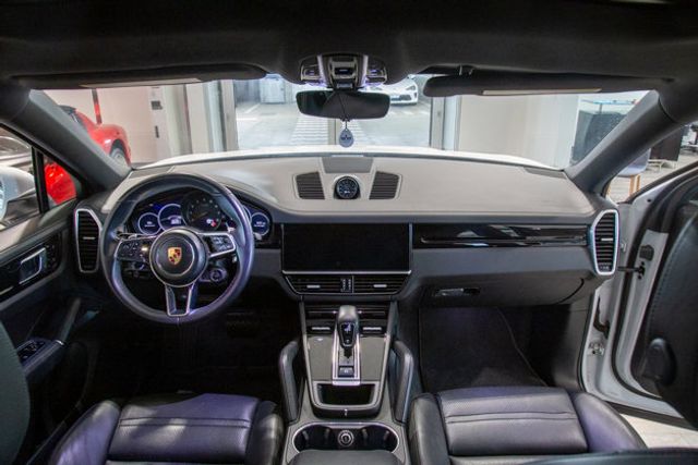 2020 Porsche Cayenne Coupe Premium/22" 911 Wheels