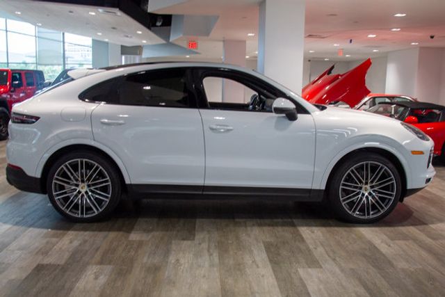 2020 Porsche Cayenne Coupe Premium/22" 911 Wheels