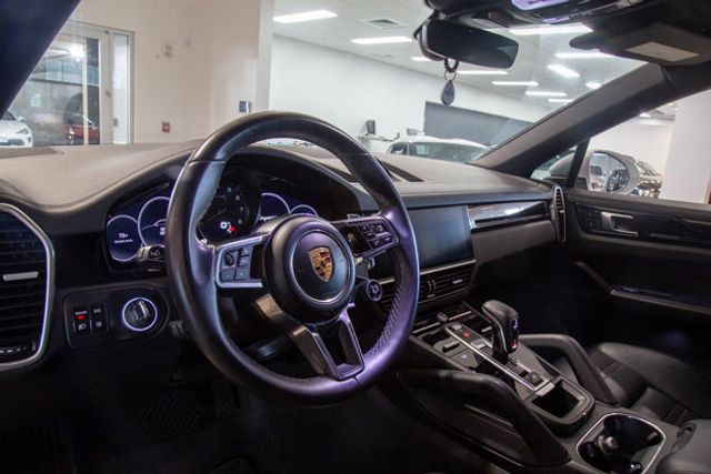 2020 Porsche Cayenne Coupe Premium/22" 911 Wheels