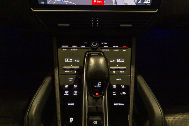 2020 Porsche Cayenne 21" Turbo Platinum Wheels Premium Package