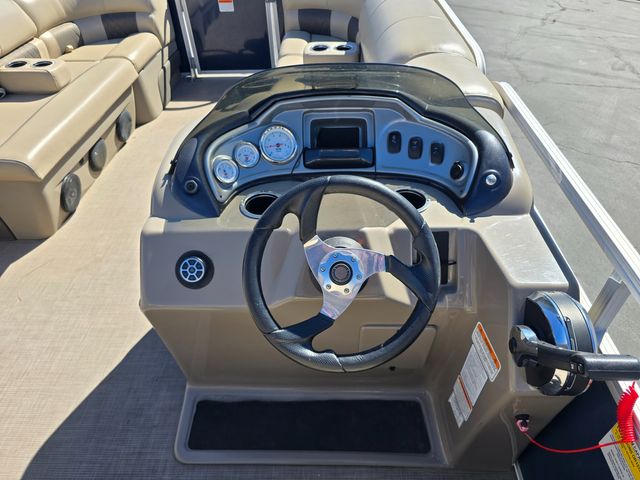 2020 Sun Tracker Party Barge 20 DLX 