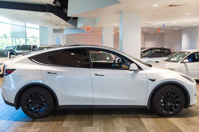 2020 Tesla Model Y AWD at Autosource, photo 4