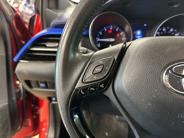 2020 Toyota C-HR XLE | Irving, Texas | Hopper Motorplex 2020 Toyota C-HR XLE | Irving, Texas | Hopper Motorplex