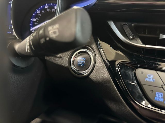 2020 Toyota C-HR XLE | Irving, Texas | Hopper Motorplex 2020 Toyota C-HR XLE | Irving, Texas | Hopper Motorplex