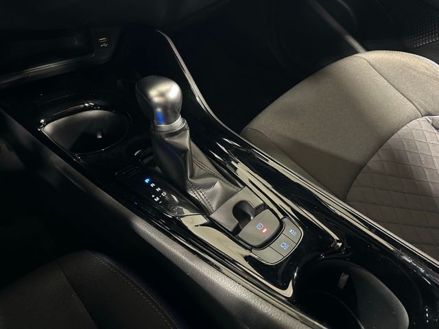 2020 Toyota C-HR XLE | Irving, Texas | Hopper Motorplex 2020 Toyota C-HR XLE | Irving, Texas | Hopper Motorplex