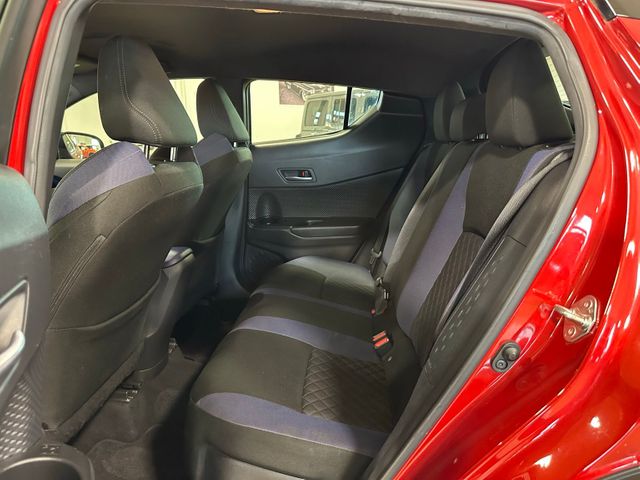 2020 Toyota C-HR XLE | Irving, Texas | Hopper Motorplex 2020 Toyota C-HR XLE | Irving, Texas | Hopper Motorplex