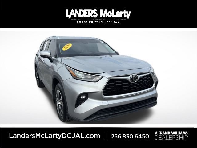 2020 Toyota Highlander XLE | Huntsville, Alabama | Landers Mclarty DCJ