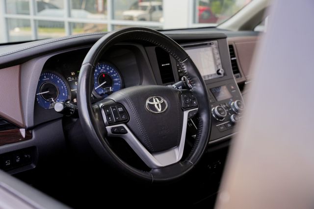 2020 Toyota Sienna Limited Premium 7-Passenger LOADED / CLEAN CARFAX | Austin, TX | Rocky Mountain Truck Stop Austin