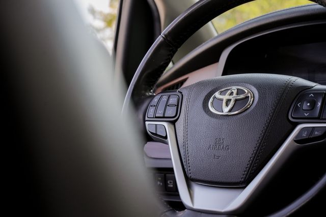 2020 Toyota Sienna Limited Premium 7-Passenger LOADED / CLEAN CARFAX | Austin, TX | Rocky Mountain Truck Stop Austin