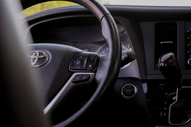 2020 Toyota Sienna Limited Premium 7-Passenger LOADED / CLEAN CARFAX | Austin, TX | Rocky Mountain Truck Stop Austin