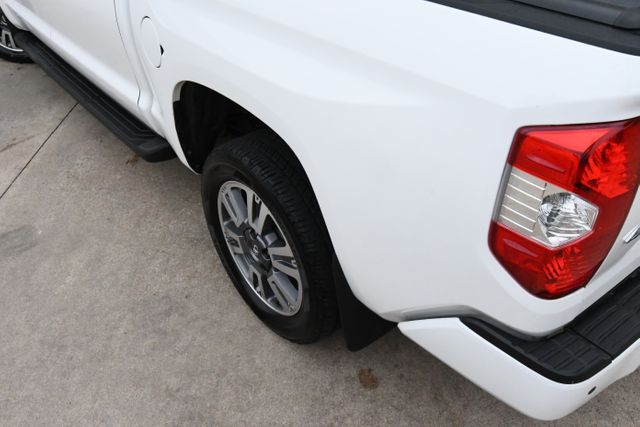 2020 Toyota Tundra Platinum Push Button Moonroof Tri-Fold Tonneau XM