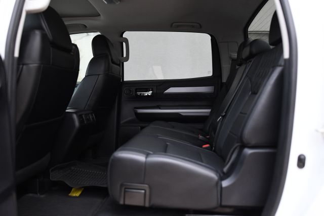 2020 Toyota Tundra Platinum Push Button Moonroof Tri-Fold Tonneau XM 2020 Toyota Tundra Platinum Push Button Moonroof Tri-Fold Tonneau XM