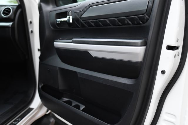 2020 Toyota Tundra Platinum Push Button Moonroof Tri-Fold Tonneau XM 2020 Toyota Tundra Platinum Push Button Moonroof Tri-Fold Tonneau XM