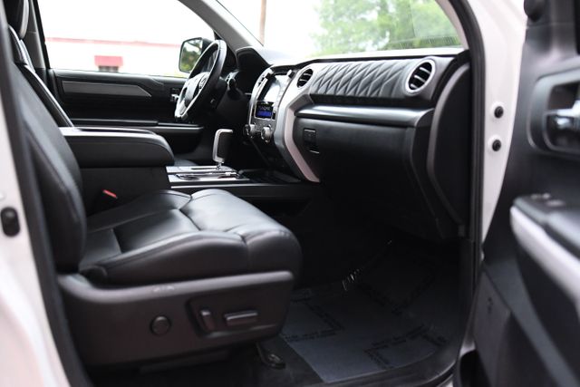 2020 Toyota Tundra Platinum Push Button Moonroof Tri-Fold Tonneau XM 2020 Toyota Tundra Platinum Push Button Moonroof Tri-Fold Tonneau XM