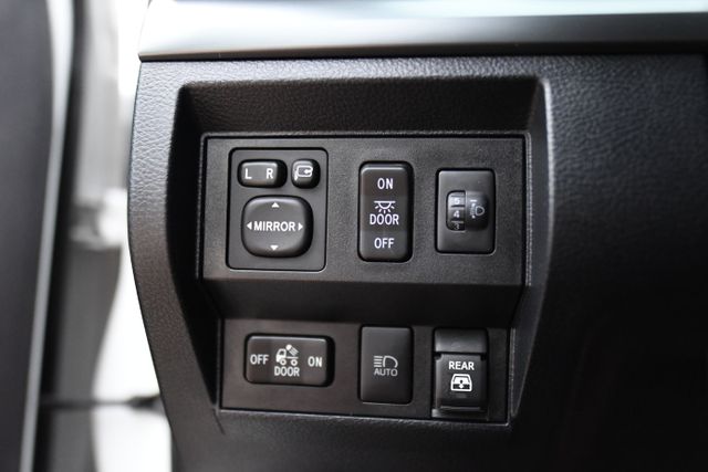 2020 Toyota Tundra Platinum Push Button Moonroof Tri-Fold Tonneau XM