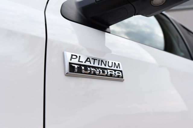 2020 Toyota Tundra Platinum Push Button Moonroof Tri-Fold Tonneau XM 2020 Toyota Tundra Platinum Push Button Moonroof Tri-Fold Tonneau XM