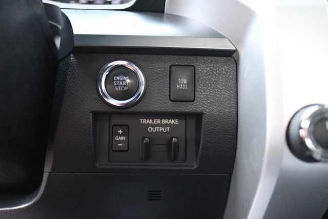 2020 Toyota Tundra Platinum Push Button Moonroof Tri-Fold Tonneau XM 2020 Toyota Tundra Platinum Push Button Moonroof Tri-Fold Tonneau XM