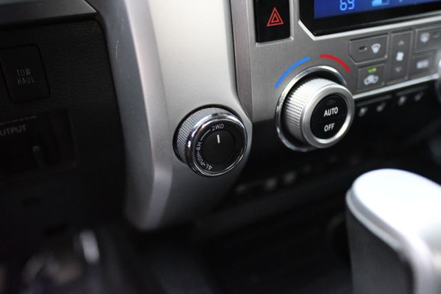 2020 Toyota Tundra Platinum Push Button Moonroof Tri-Fold Tonneau XM 2020 Toyota Tundra Platinum Push Button Moonroof Tri-Fold Tonneau XM