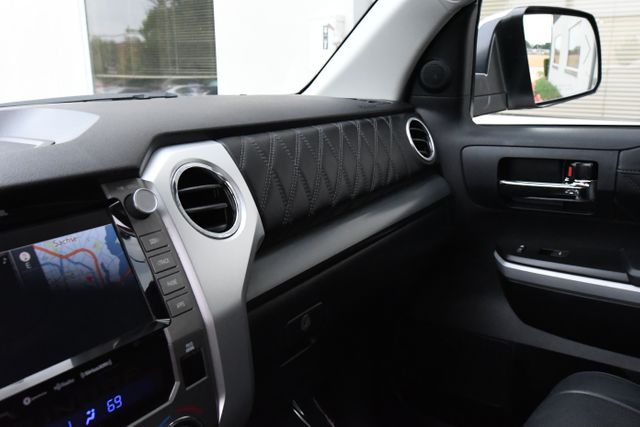 2020 Toyota Tundra Platinum Push Button Moonroof Tri-Fold Tonneau XM 2020 Toyota Tundra Platinum Push Button Moonroof Tri-Fold Tonneau XM