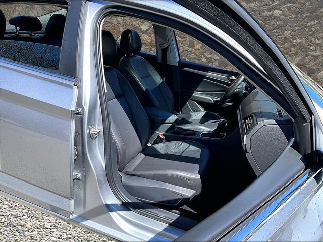 2020 Volkswagen Jetta R-Line