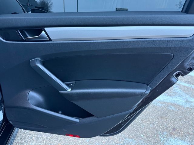 2020 Volkswagen PASSAT SE Leather Sunroof | Canton, Ohio | Ohio Auto Warehouse LLC 2020 Volkswagen PASSAT SE Leather Sunroof | Canton, Ohio | Ohio Auto Warehouse LLC