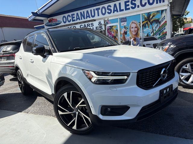 2020 Volvo XC40 T4 R-Design