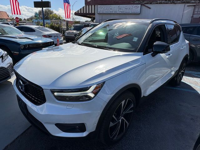 2020 Volvo XC40 T4 R-Design
