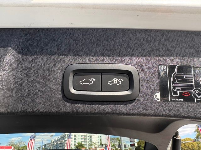 2020 Volvo XC40 T4 R-Design