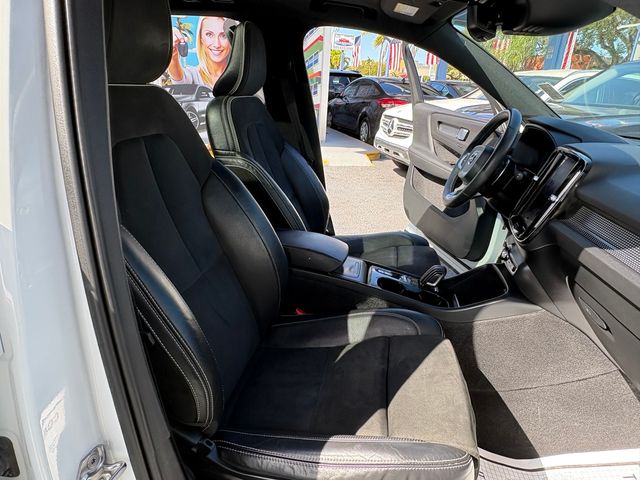 2020 Volvo XC40 T4 R-Design