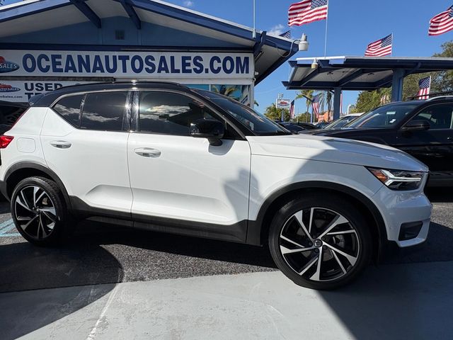 2020 Volvo XC40 T4 R-Design