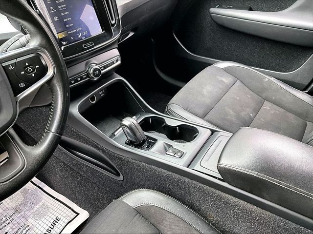 2020 Volvo XC40 T5 Momentum