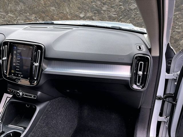 2020 Volvo XC40 T5 Momentum